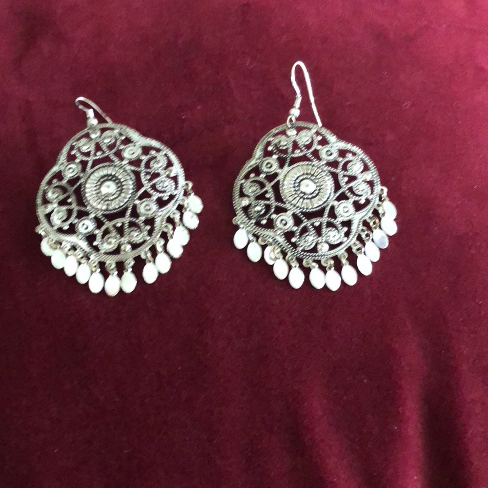 1$ if you buy 4 or more costume jewelry.
